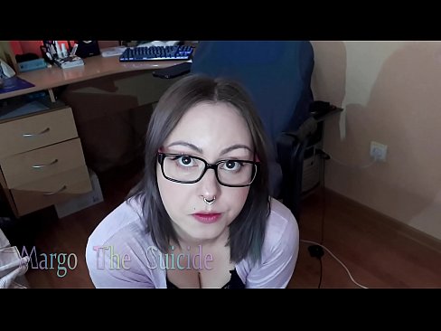 ❤️ Сексуальна дівчина в окулярах глибоко відсмоктує дилдо на камеру ❤❌  Секс у нас